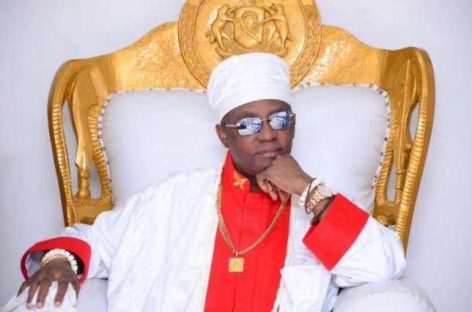 Oba of Benin ‘swears’ for yahoo boys who steal pants
