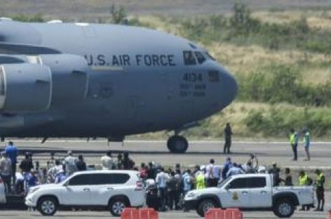 Venezuela crisis: US planes carrying aid arrive in Colombia