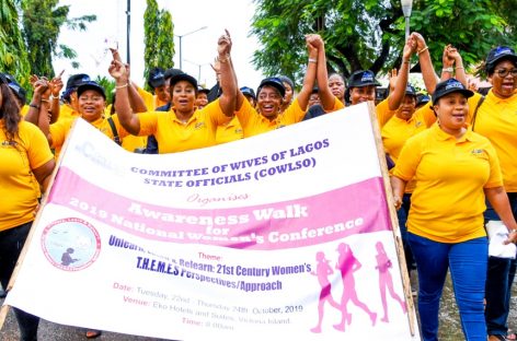 Sanwo-Olu defies rain, leads clean up of Lagos