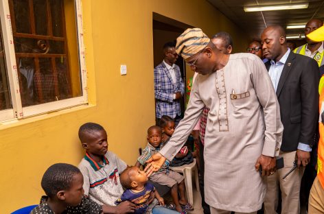 ABULE-EGBA EXPLOSION: SANWO-OLU VISITS VICTIMS AT RELIEF CAMP