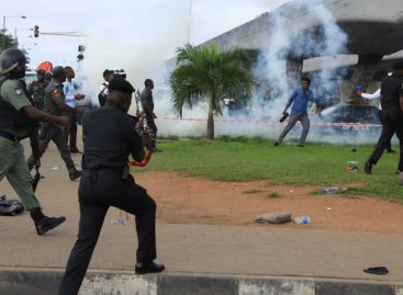 Protesters kick against lockdown in Lagos, attack police officers