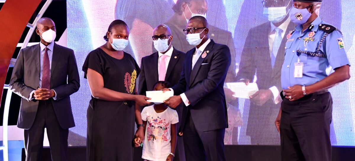 EndSARS: SANWO-OLU FULFILS PROMISE, PAYS N60 MILLION COMPENSATION TO FAMILIES OF SLAIN POLICE OFFICERS