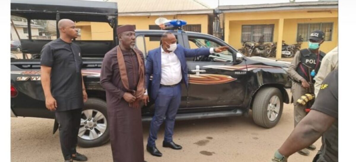 Battle of the Titans! Current Governor, Uzodimma arrests former Governor, Rochas in Owerri