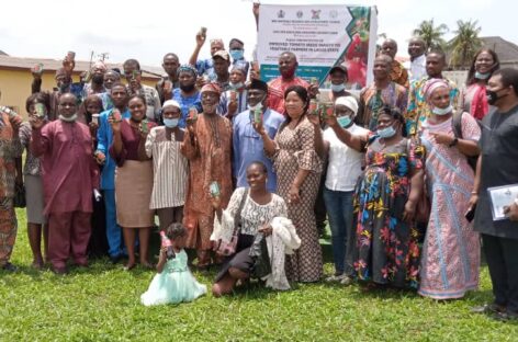 RMRDC in collaboration with LASG distribute tomato seeds to farmers