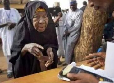Hajiya Fati Koko: The 95 Years Old Woman Who Waited For 9 Hours To Donate Her Life Savings To Buhari