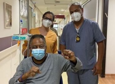 Brazil football great Pelé to spend longer time in hospital