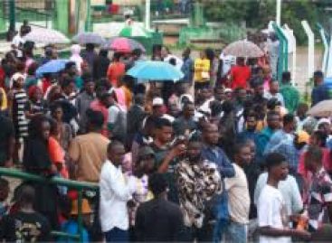 Youths in Abuja defy torrential rain to get PVCs