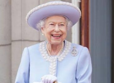 Buckingham Palace announces death of Queen Elizabeth 11