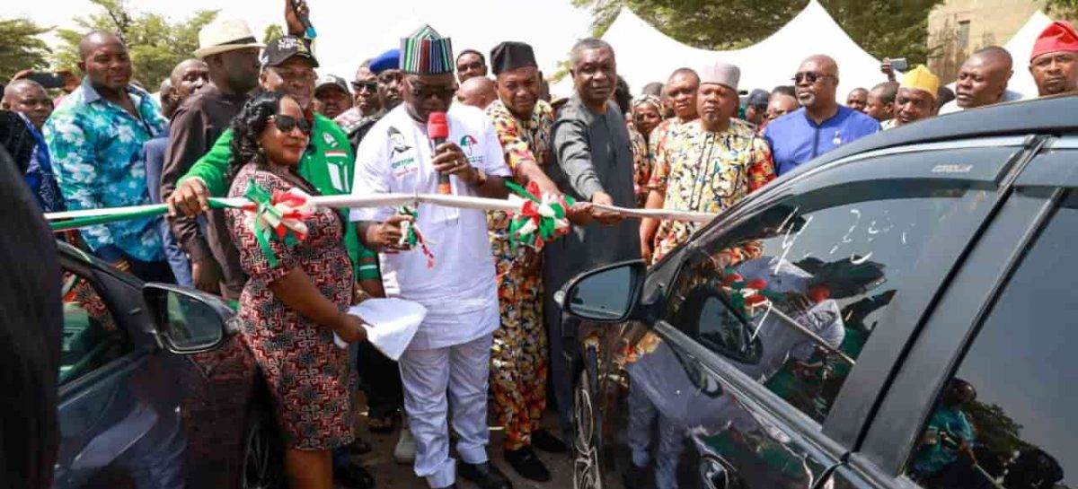 Gov Ortom presents official vehicles to LG deputy chairmen