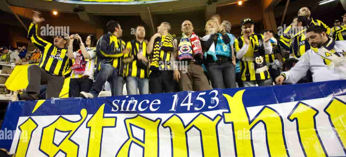 Fenerbahçe fans demand resignation of Turkish government