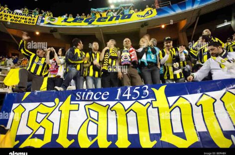 Fenerbahçe fans demand resignation of Turkish government