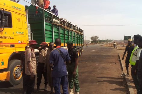 FRSC inter-agency joint task force hits hard on trailer drivers, arrest 35 trailers carrying 982 passengers 