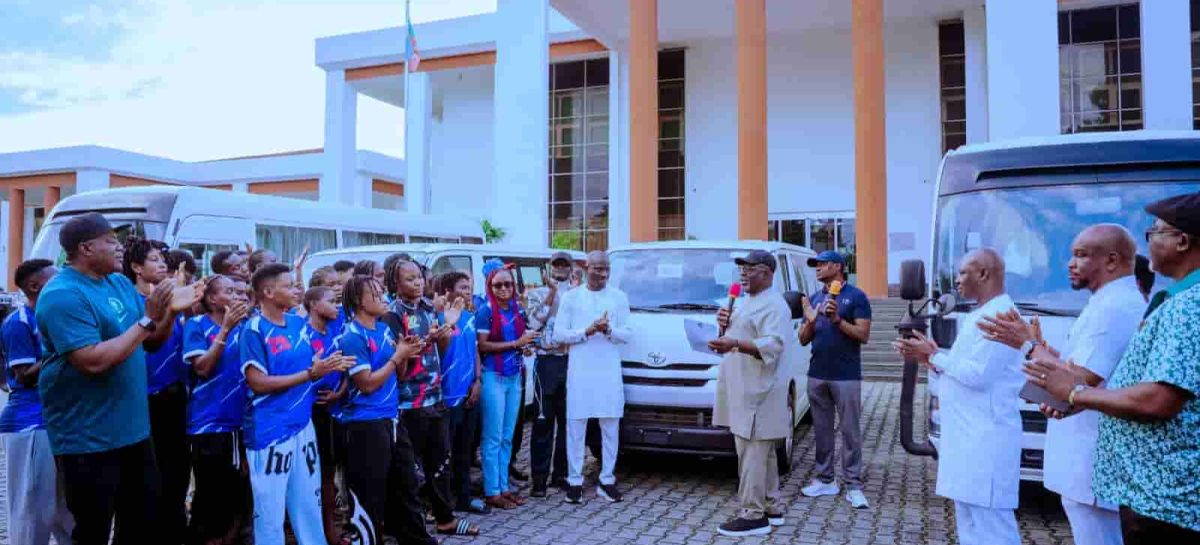 Oborevwori Donates Four Buses To Warri Wolves, Delta Queens Football Clubs
